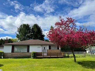 335 W 2nd St, Gladwin, MI 48624
