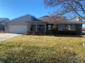 728 Deerwood Dr, Defiance, OH 43512