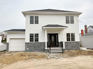 1502 Lincoln Ave, New Hyde Park, NY 11040