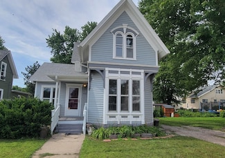908 E 5th St, York, NE 68467