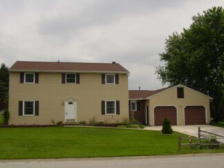 1432 Sunset Dr, Winona Lake, IN 46590