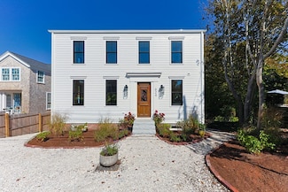 624 Commercial St, Provincetown, MA 02657