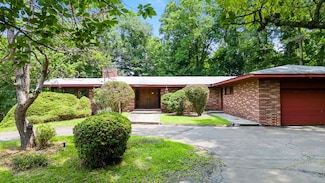 10 Hilltop Place, Monsey, NY 10952