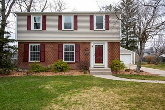 2141 Shawnee Dr SE, Grand Rapids, MI 49506