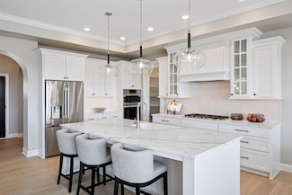 9155 Mills Dr, Chanhassen, MN 55317