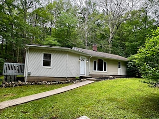 50R de Fashion St, Southington, CT 06479