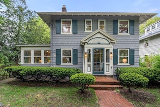 37 Pondview Ave, Jamaica Plain, MA 02130