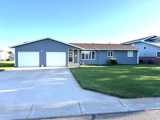 803 E 6th St, Oakley, KS 67748