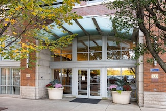 933 W Van Buren St Unit 826, Chicago, IL 60607