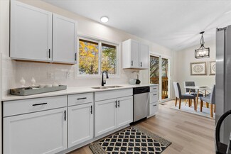 112218 James Ct, Chaska, MN 55318