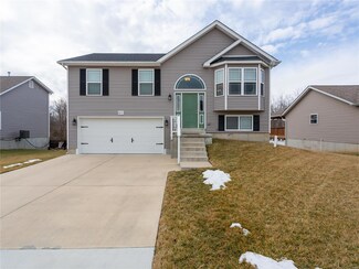 1875 Waters Edge Way, Pevely, MO 63070