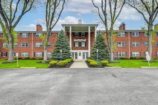 2885 Pease Dr Unit 317, Rocky River, OH 44116