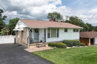 2517 N Sharlaine Dr, Staunton, VA 24401