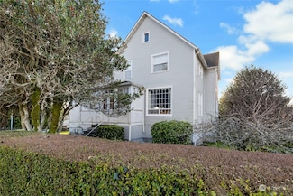 704 M St, Hoquiam, WA 98550