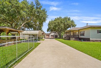 8807 Crestmont Dr, Manvel, TX 77578