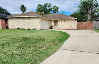 322 Windward Dr, League City, TX 77573