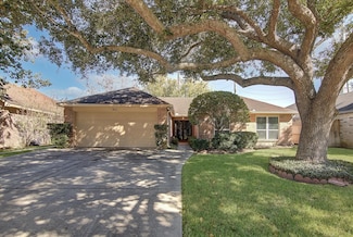 611 E Larkspur Cir, Pearland, TX 77584