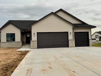 141 Poplar Cir, Goddard, KS 67052