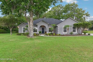 210 Crystal Cove Dr, Palatka, FL 32177