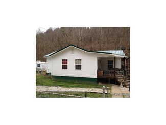 7113 Clay Rd, Looneyville, WV 25259