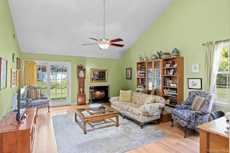 7 Sutton Place, Islip, NY 11751