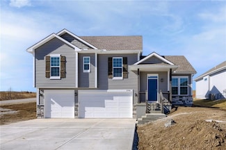 409 SW Hawthorne Ln, Blue Springs, MO 64014