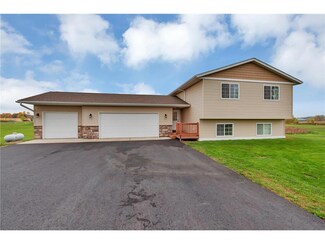 48140 Autumn Ct, Stanchfield, MN 55080