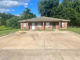 412 E Hays St, Hollandale, MS 38701