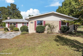 110 Baysden Dr, Jacksonville, NC 28540