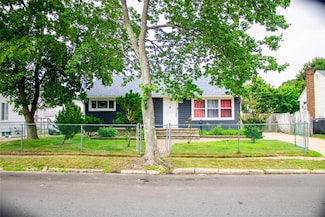12 Silverpine Dr, Amityville, NY 11701