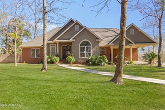 1400 Magnolia Bluff Dr, Gautier, MS 39553