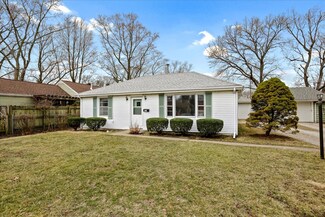 913 S New St, Champaign, IL 61820