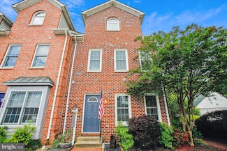 206 Center Ln, Occoquan, VA 22125