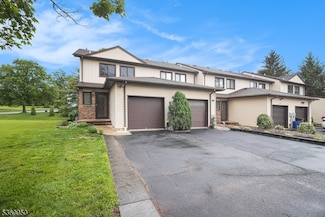 31 Canterberry Cir, Flemington, NJ 08822