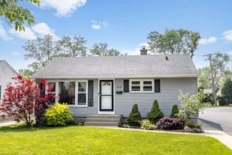 814 S Harvard Ave, Villa Park, IL 60181