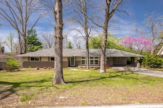 207 N Palisades Dr, Signal Mountain, TN 37377