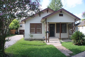 7704 Elvera St, Houston, TX 77012