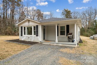 5483 Paulmo Dr, Charlotte, NC 28216