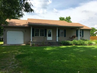 716 W 8th St, Grandview, IN 47615
