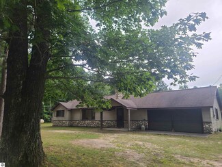 2513 Smith Lake Rd NW, Kalkaska, MI 49646