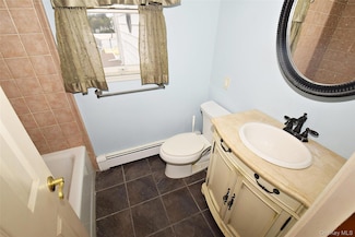 15 N Crescent Dr Unit 2, Farmingdale, NY 11735