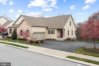 242 Honeycroft Blvd, Cochranville, PA 19330