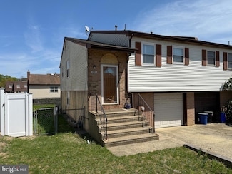 855 Barlow St, Philadelphia, PA 19116