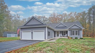 7 Huckleberry Ln, Kennebunk, ME 04043