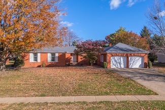 2103 Hedgewood Dr, Bloomington, IL 61704