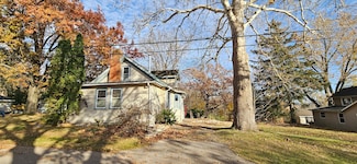 432 Northwest St, Utica, IL 61373