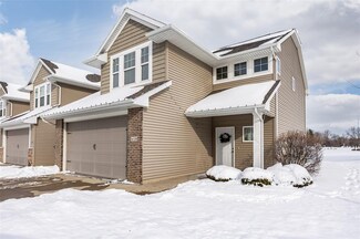 410 Cimarron Dr Unit 410, Hiawatha, IA 52233