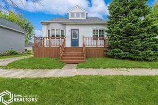 214 S High St, Baxter, IA 50028