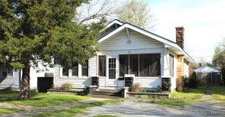 704 W Moore St, Henryetta, OK 74437