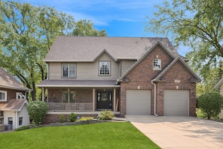 131 N Wilmette Ave, Westmont, IL 60559